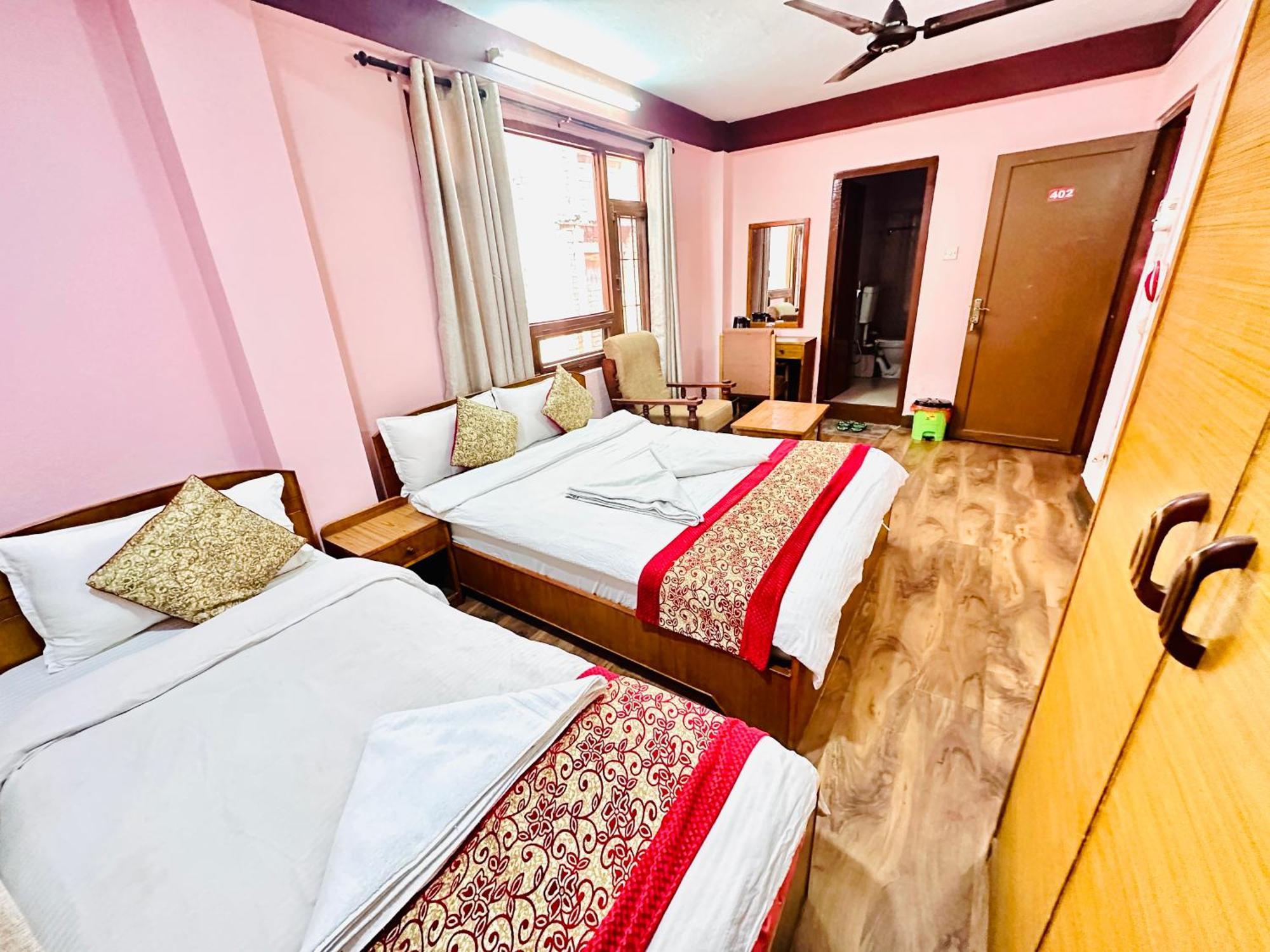 Hotel Green Orchid Катманду Экстерьер фото
